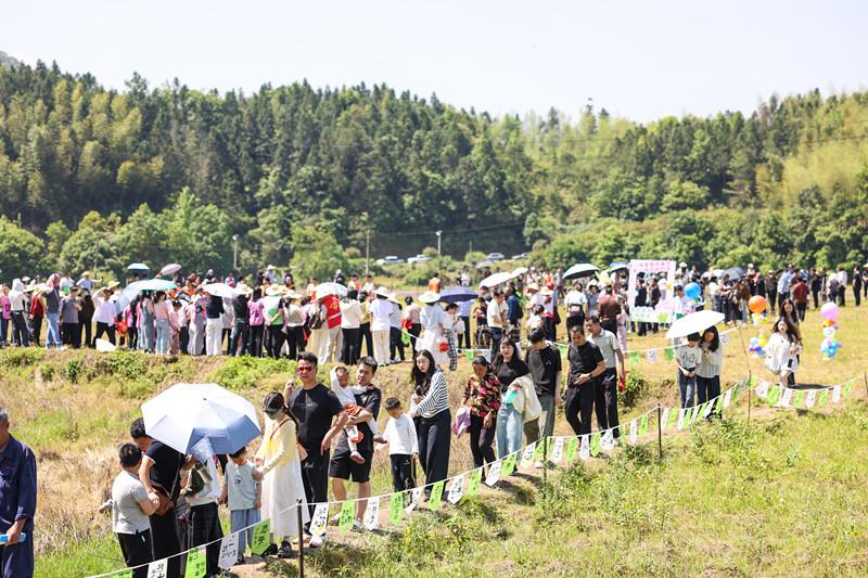 花田畲语三月三 三明建宁村播带货火出圈！