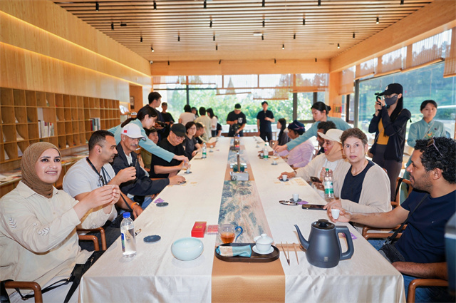 茶路连丝路 艺笔绘双遗——“艺汇丝路”阿拉伯艺术家代表团前往南平采风