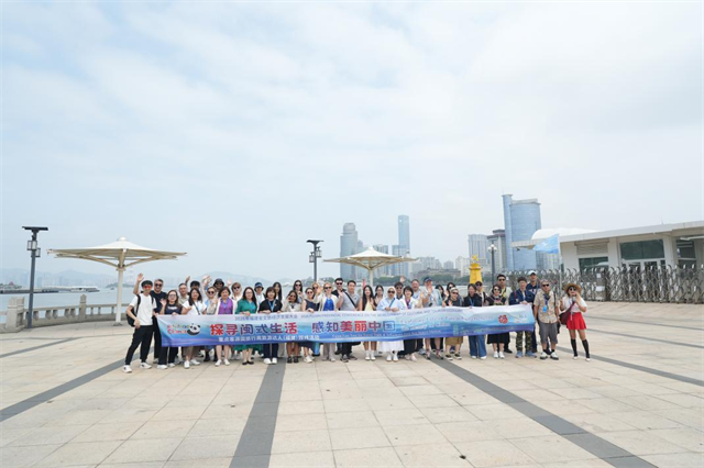 琴岛听涛觅福韵 鹭江夜话启新程 ——2026年重要客源国旅行商、旅游达人福建踩线活动走进厦门