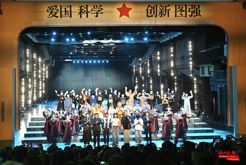 全国首个渐进式折叠脱口秀上演