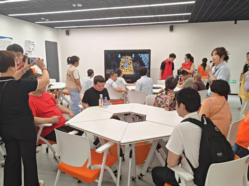 福建省图书馆特殊群体阅览室试运行并举办“全国助残日”特色体验活动