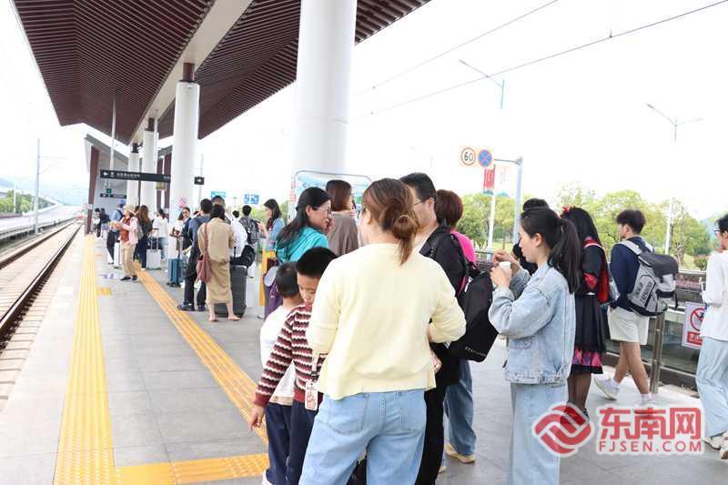 好玩又好看！武夷有轨电车非遗专列成南平市“五一”假期热门打卡地