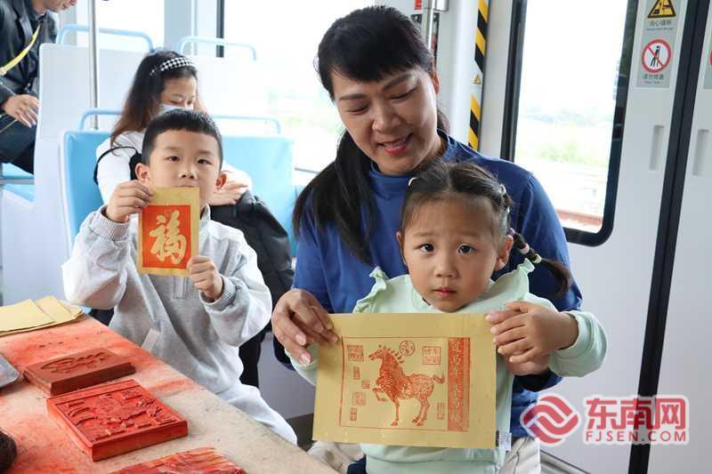 好玩又好看！武夷有轨电车非遗专列成南平市“五一”假期热门打卡地