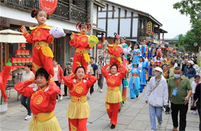 “肩上好戏 味游八方”非遗踩街活动暨新闽菜·沙县小吃“双饺”技艺争霸赛喜迎“五一”