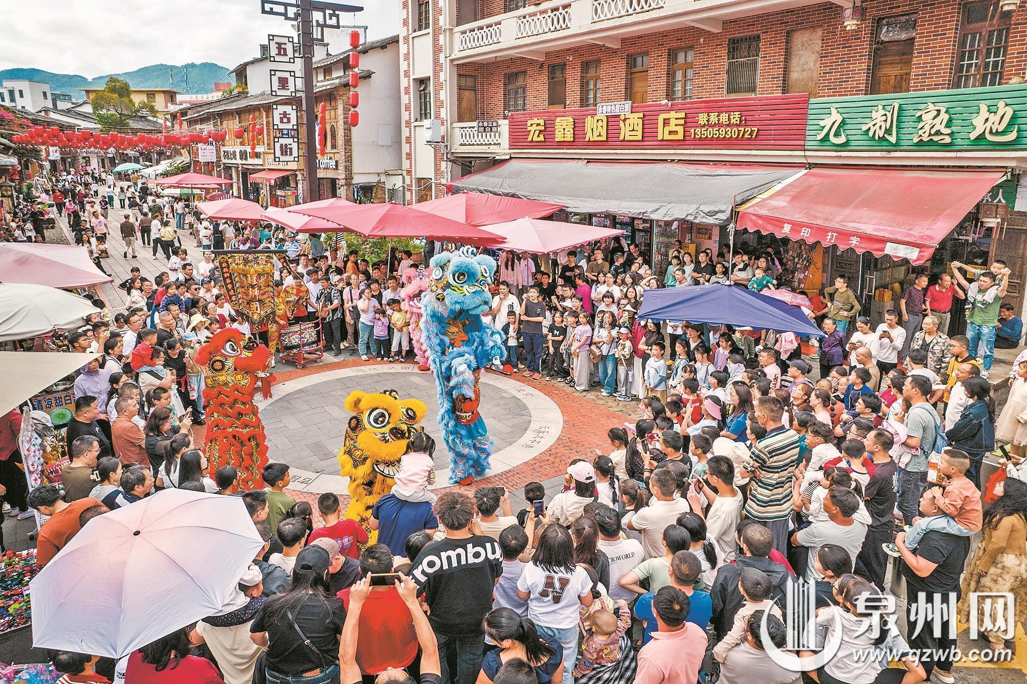 “椅”礼相待 火热出圈 泉州“五一”假期文旅火爆成“常态”