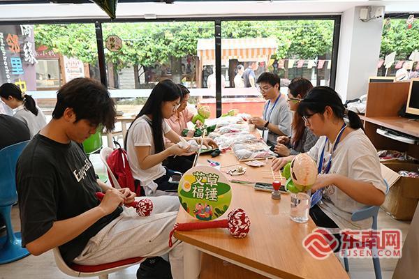 华侨大学境内外学子共赴端午文化之约