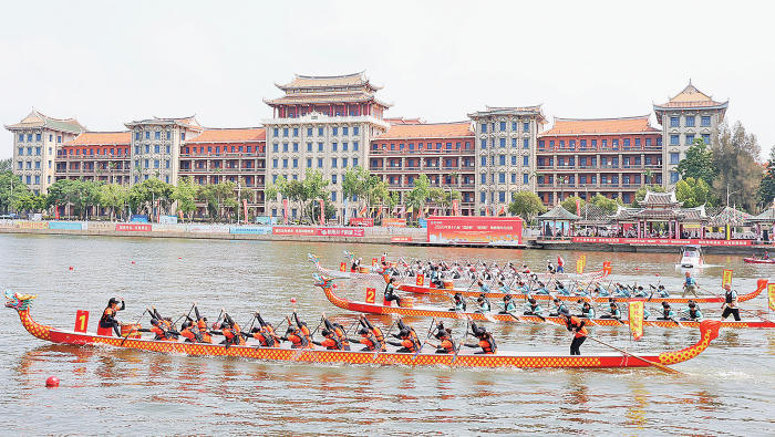 龙舟竞渡推动文商旅体融合