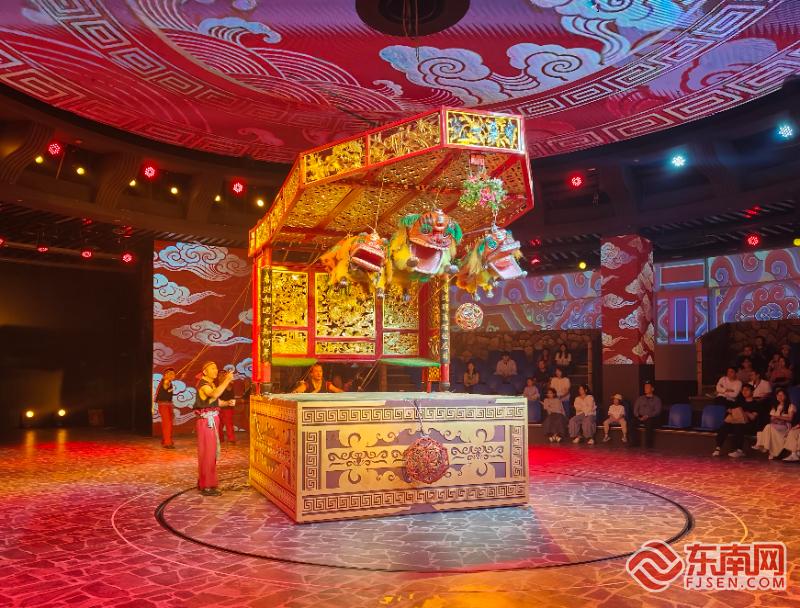观摩非遗焕新成果 聚力文化强区建设