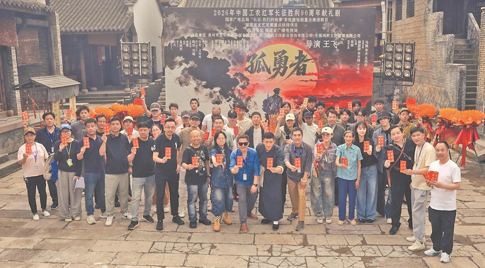 一部剧带火一座城 微短剧：繁花似锦下的忧与破局