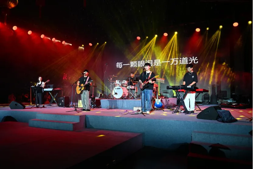 周末戏相逢丨红歌嘹亮庆“七一” 周末戏相逢——“艺”齐乐大擂台小乐队首场晋级赛火热开唱