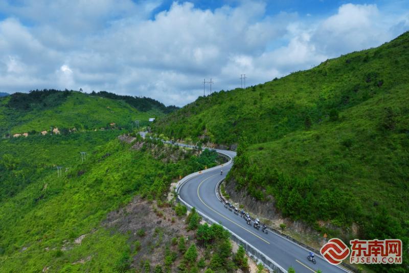 近五百骑手角逐仙风山 体旅融合激活周宁发展新活力