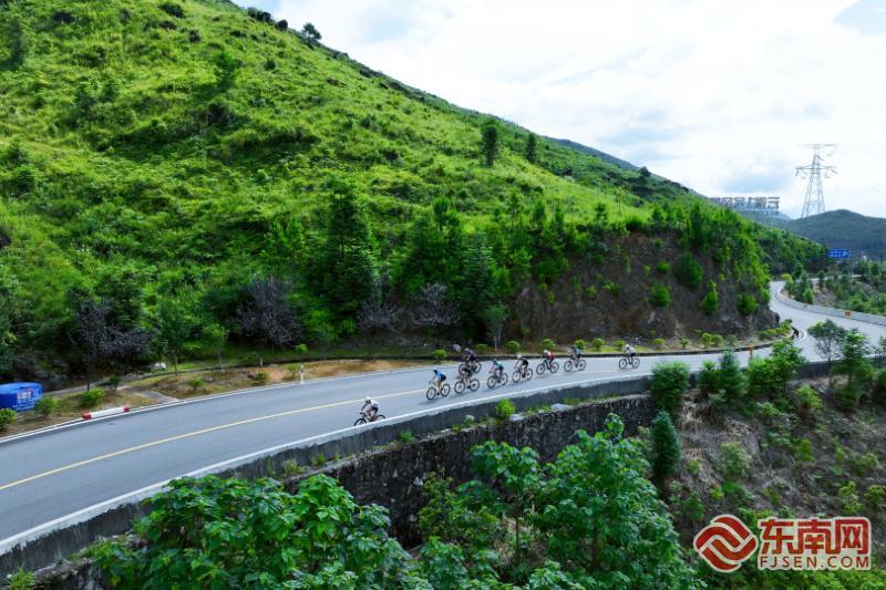 近五百骑手角逐仙风山 体旅融合激活周宁发展新活力