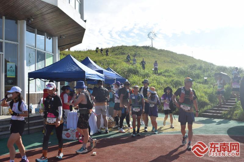 千人开跑柘荣鸳鸯草场 解锁自在夏日新玩法