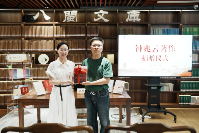 八闽书房丨书香润初心《公仆榜样》作者做客“八闽书房”与读者共话榜样力量
