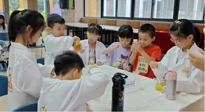 从静态阅读到动态实践 福建省少儿图书馆科普月点燃少儿科学好奇心
