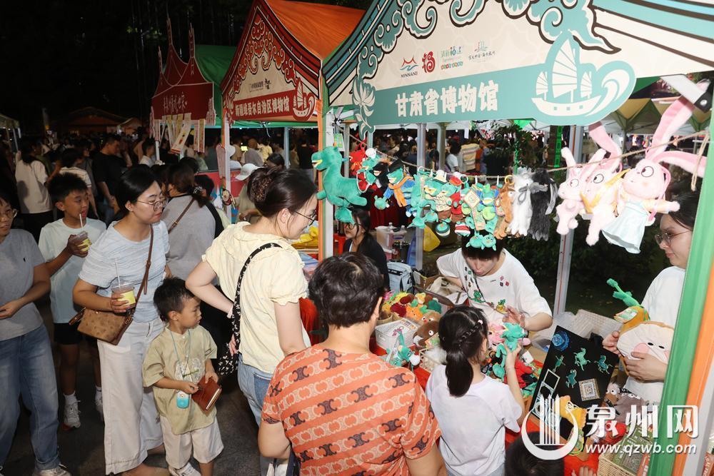 “来泉州，当主角” 全国首个戏曲主题文创市集热闹开市