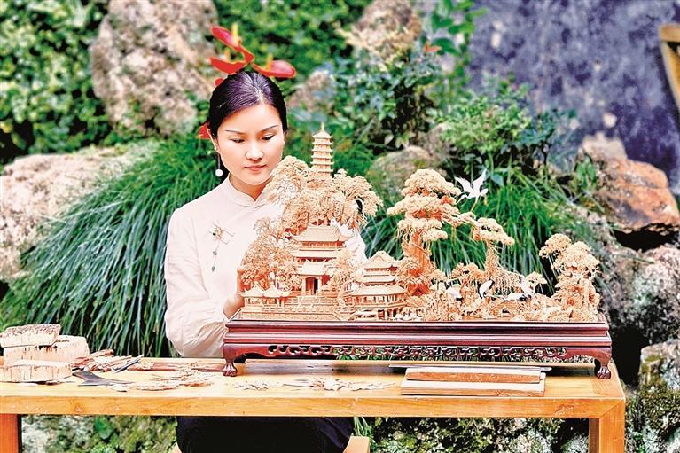 光明日报关注福州软木画：素木之上雕丹青
