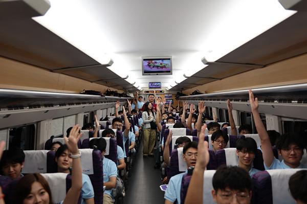 三明学院泰宁文旅现代产业学院首届新生赴本部参加开学典礼