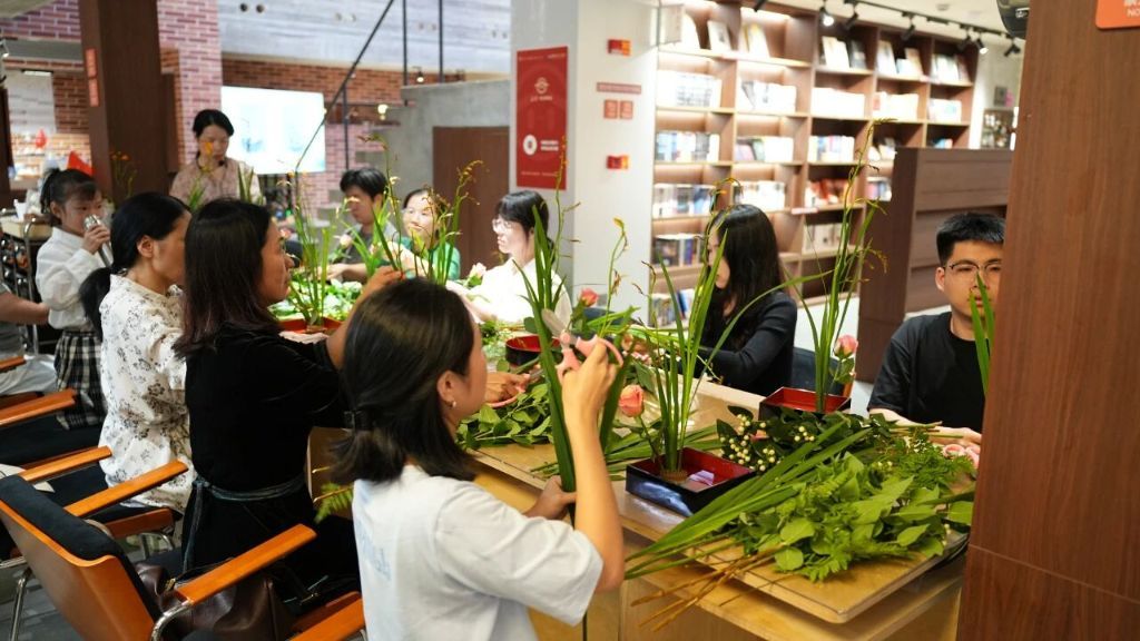 半月谈关注福州：传统书店转型，只能做“文创店”吗？