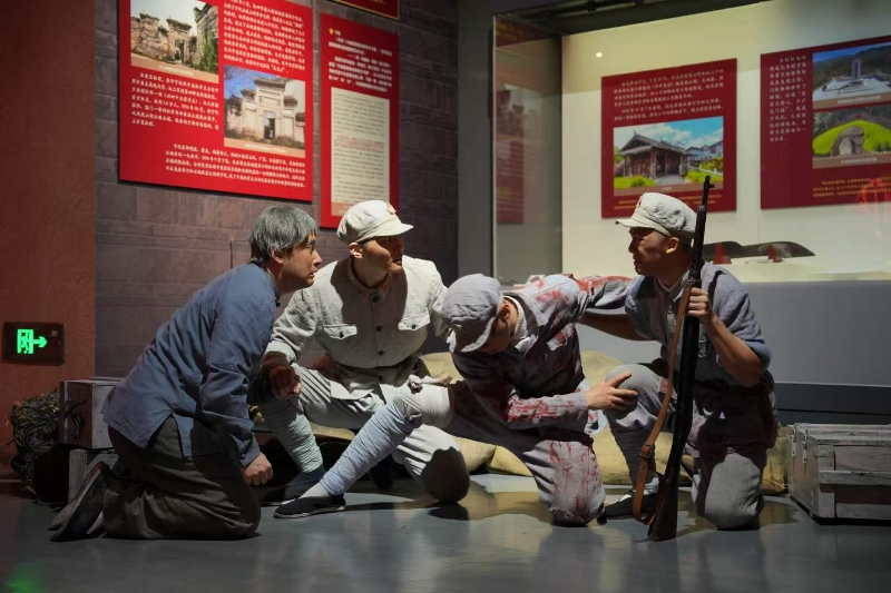 赏行浸长征剧目 庆别样红色生日——福建省文旅厅举办行浸式长征情景剧《最远的长征》公益惠民活动