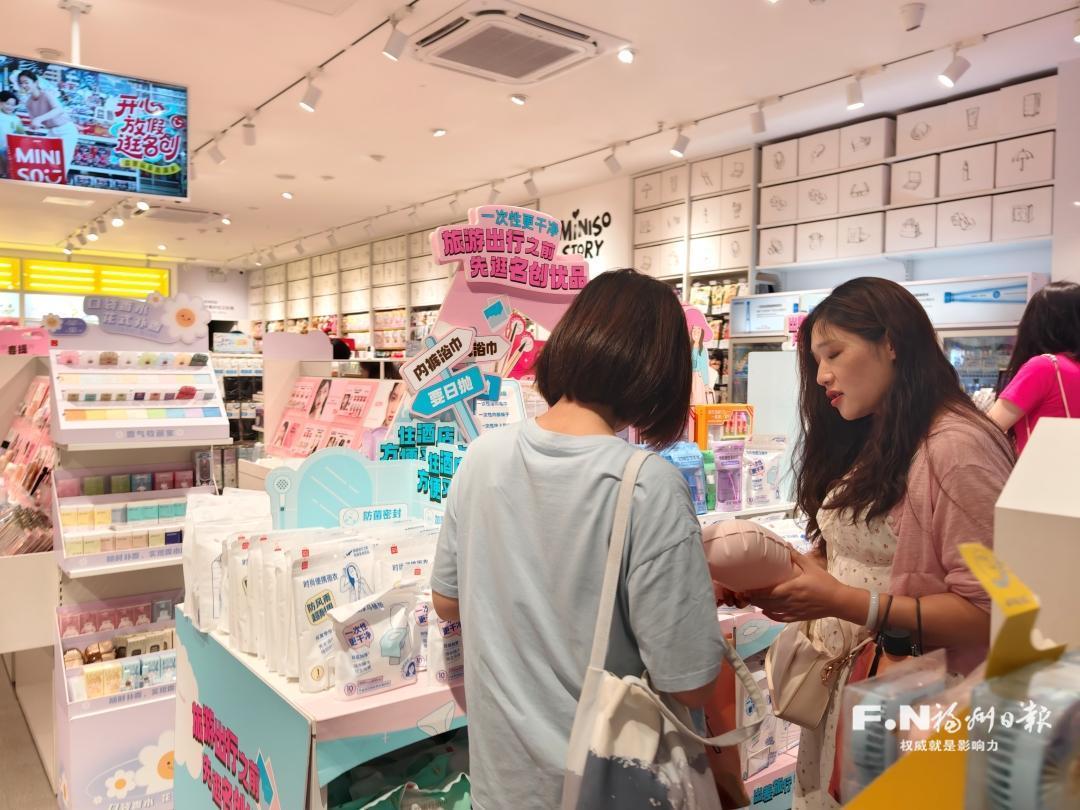 旅行旺季一次性用品成标配 新国标落地让出游更“轻”“净”